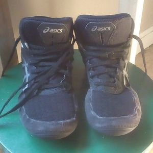 Boy's Asics wrestling shoes